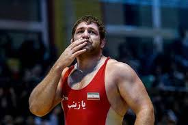 قاسمی و پرویز هادی به مصاف هم رفتند