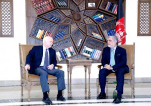 تا نابودی کامل تروریسم در افغانستان می‌مانیم