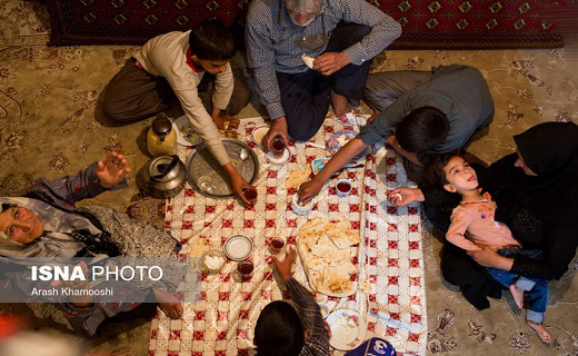 عکس/ خانه&zwnj;ای میان قبرها