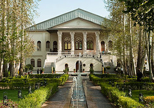 روشن کردن شمع توسط هنرمندان در موزه سینما به یاد عباس کیا رستمی + فیلم