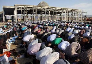 به پرونده حقوق های نجومی به طور جد رسیدگی شود