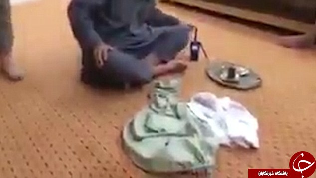تجاوز به یک دختر و خنده&zwnj;های تلخ عناصر داعش+تصاویر