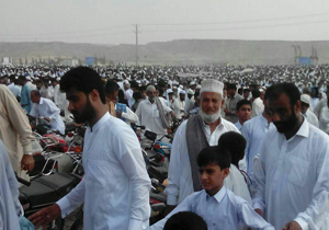نماز عید فطر با حضور چندین هزار چابهاری + تصاویر نماز عید فطر با حضور چندین هزار چابهاری + تصاویر