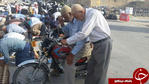 نماز عید فطر سوار بر موتور سیکلت+تصاویر