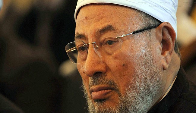 حمله وزیر خارجه امارات به قرضاوی: مفتی اخوان المسلمین عامل عملیات انتحاری در عربستان!
