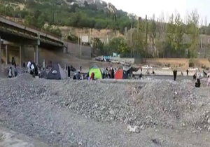 خطر مرگ در یک قدمی گردشگران! + فیلم