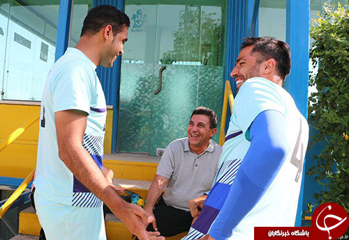 عکس: دسته&zwnj;گل 2 استقلالی برای قلعه نویی