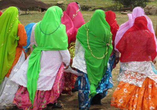 دوخت لباس محلی بختیاری از رشته های اصیل و بومی صنایع دستی