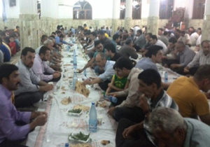 برگزاری ضیافت افطاری در بندرلنگه