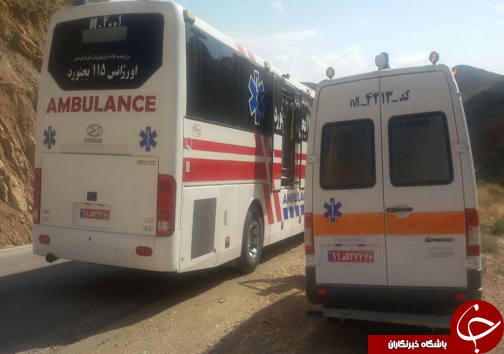 واژُگونی مینی بوس حادثه ساز شد+تصاویر