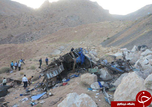 52کشته و زخمی در تصادف محور نی ریز/شمار کشته شدگان در حال افزایش است+ فیلم و تصاویر