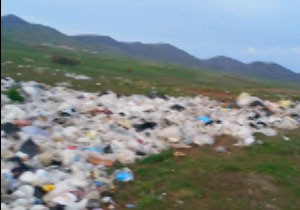 دشت زباله&zwnj;ها در روستای بریس + فیلم