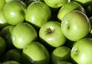 خواص سیب سبز برای پیشگیری از پوکی استخوان و مقابله با پیری