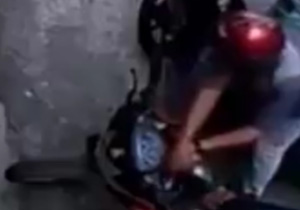 سرقت موتورسیکلت مثل آب خوردن + فیلم
