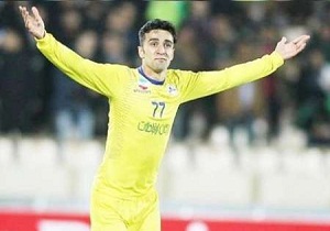 تمدید قرارداد فوتبالیست گرمساری با نفت تهران