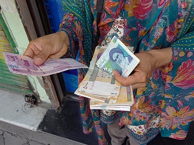 دیپلمات: موانع مبادلات بانکی با ایران تنها با وعده&zwnj;های آمریکا برطرف نمی&zwnj;شود