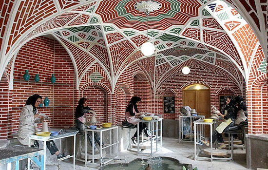 سفال آبی در تبریز/نقش و نگارهای آبی رنگ روی ظروف گلی تبریز