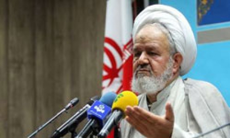 دشمنان با کمک برخی عناصر داخلی به دنبال تخلیه روحیه انقلابی هستند