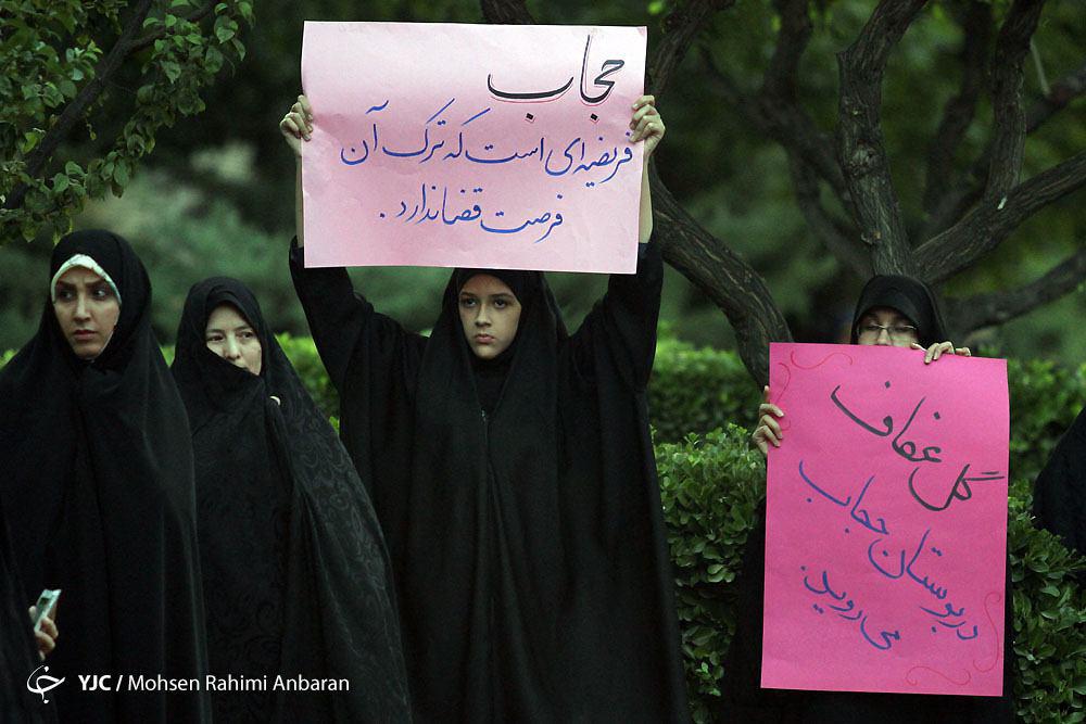 اجتماع و راهپیمایی بزرگ مدافعان حریم خانواده در مشهد+ تصویر