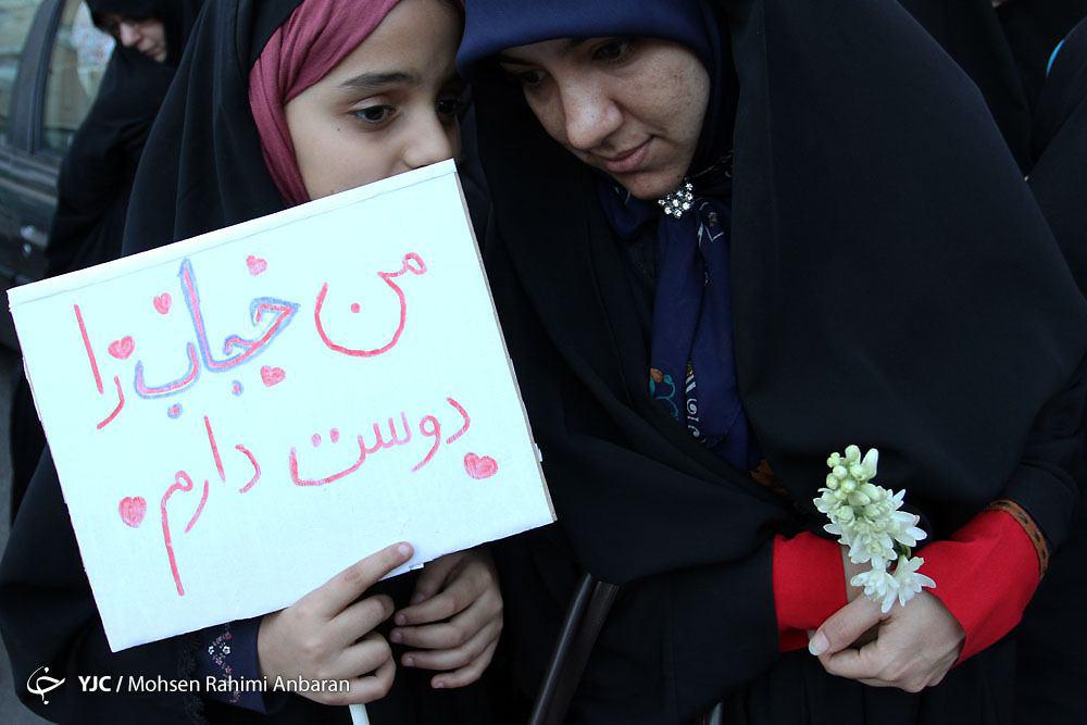 اجتماع و راهپیمایی بزرگ مدافعان حریم خانواده در مشهد+ تصویر