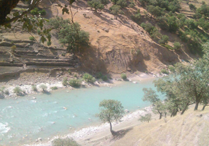 گرگر تنها راه رسیدن به روستای پندکی + فیلم