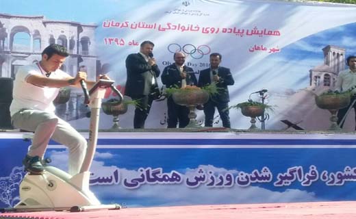 همایش پیاده روی در شهر تاریخی ماهان+تصاویر