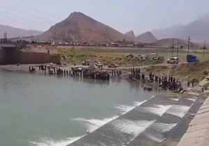 لحظه نجات جوان غرق شده از مرگ + فیلم