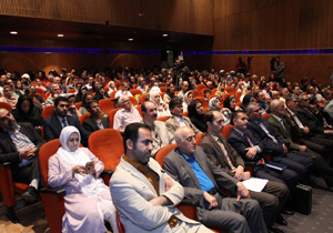 32 عنوان کتاب ادبی دو زبانه در نیاوران رونمایی شد