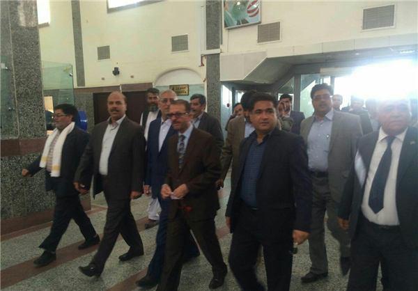والی ولایت نیمروز افغانستان از منطقه آزاد چابهار بازدید می&lrm;کند