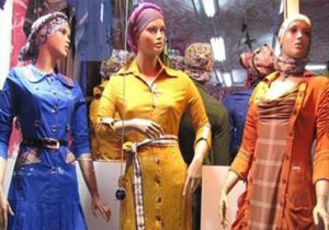 مانتوهای پشت نویسی شده با شعارهای مستهجن! + فیلم