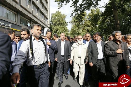 مسئولان شهری به احترام &laquo;آتش نشان شهید&raquo; تمام قد ایستادند+ تصاویر