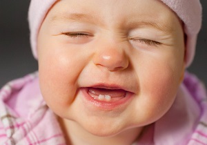 چرا نوزاد می خندد؟