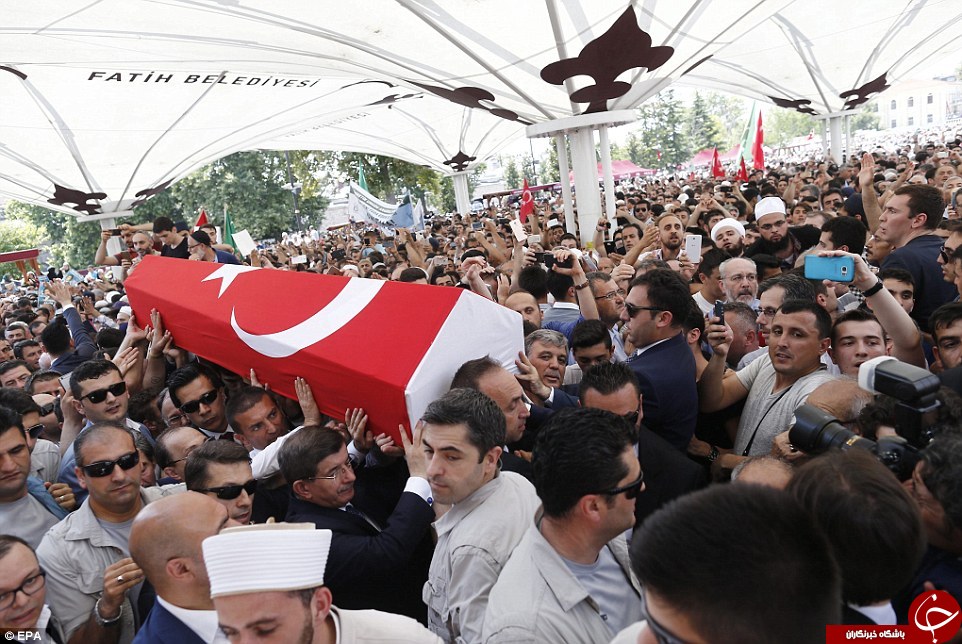 اشک&zwnj;های رجب طیب اردوغان در مراسم قربانیان کودتا+تصاویر