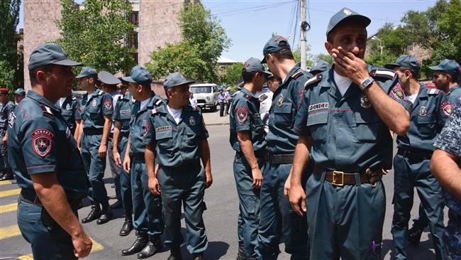 بازداشت 200 نفر را در ارتباط با گروگانگیری ایروان/ آزادی یک گروگان بازداشت 200 نفر را در ارتباط با گروگانگیری ایروان/ آزادی یک گروگان