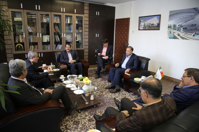 مشکلات مناطق آزاد تجاری ناشی از سوءمدیریت&zwnj;هاست/ معضل قاچاق در تمام کشور انجام می&zwnj;شود