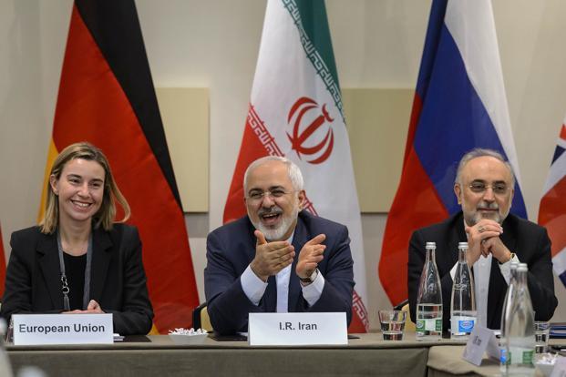 رویترز: روحانی بدلیل توافق هسته&zwnj;ای تحت فشار است/دورخیز اصولگرایان برای پیروزی در انتخابات آینده ریاست&zwnj;جمهوری