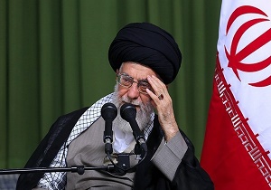 روایتی از دیداری شاعرانه با رهبر انقلاب در حرم رضوی/"تقبل الله" حضرت آقا در قبال شعر