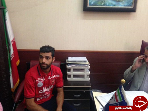 عکسی از لحظه ثبت قرارداد طارمی با پرسپولیس