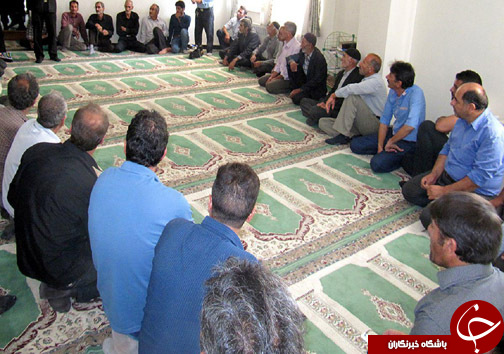تجمع مردم روستای فیازمند نهاونددر اعتراض به کمبود آب اشامیدنی+تصاویر