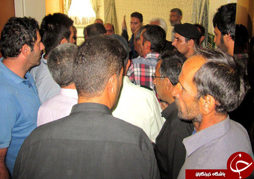 تجمع مردم روستای فیازمند نهاونددر اعتراض به کمبود آب اشامیدنی+تصاویر