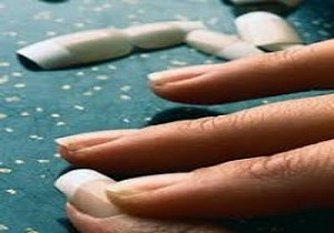 "کاشت ناخن" باعث بیماری می‌شود