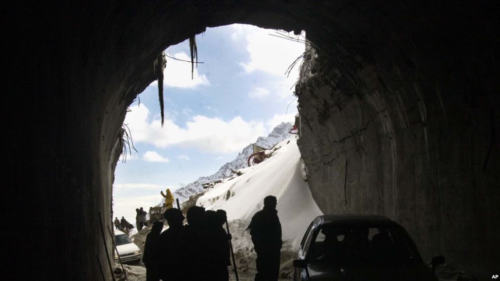 بازگشایی شاهراه سالنگ پس از حملات طالبان