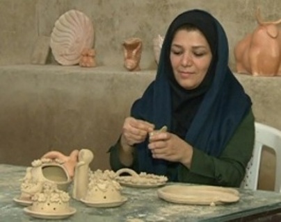 بانوی خاک؛ هنرمندی که از چیزهای ساده ای مثل آب و خاک کارهای بزرگی ساخته است.
