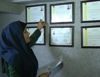 بانوی خاک؛ هنرمندی که از چیزهای ساده ای مثل آب و خاک کارهای بزرگی ساخته است.