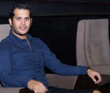 شلوار عجيب آقاي بازيگر + عکس