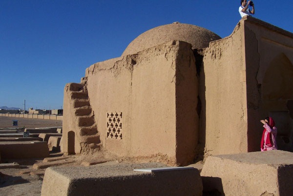 تنها قلعه مسکونی در روستایی با قدمت دوهزارساله!