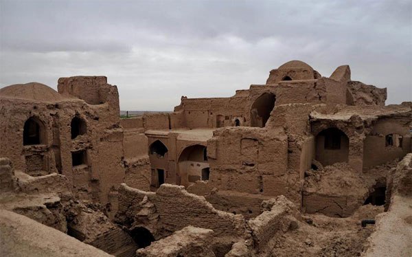 تنها قلعه مسکونی در روستایی با قدمت دوهزارساله!