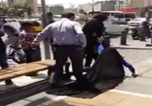 جمع‌آوری نامتعارف متکدی زن در مشهد + فیلم