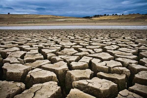 آبرسانی با تانکرآب در شهر ساحلی!/متروکه شدن روستاها به دلیل کم آبی