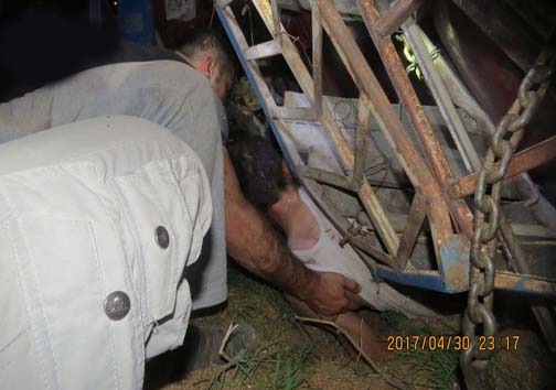 نجات معجزه آسای راننده کامیون از زیر کامیون